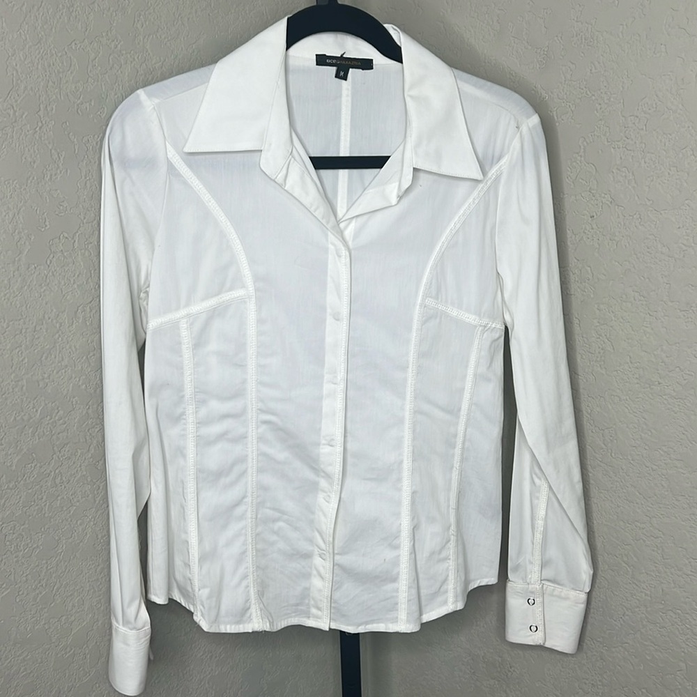 687 - BCBG MaxAzria NWOT White Button Down Long Sleeve Top, Size Medium